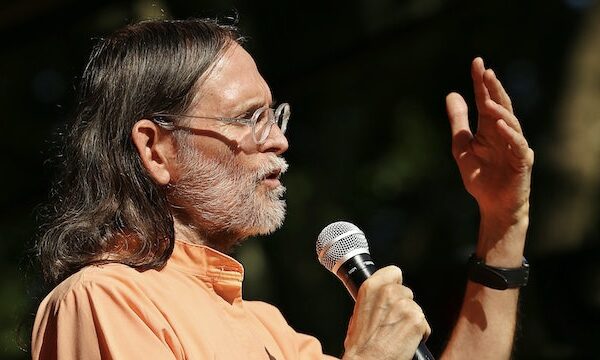 Conferenza di Swami Asokananda •  Trovare rifugio nelle tempeste della vita